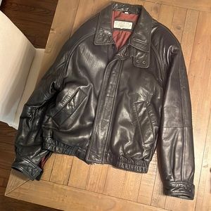 Mens black leather bomber jacket. Size large